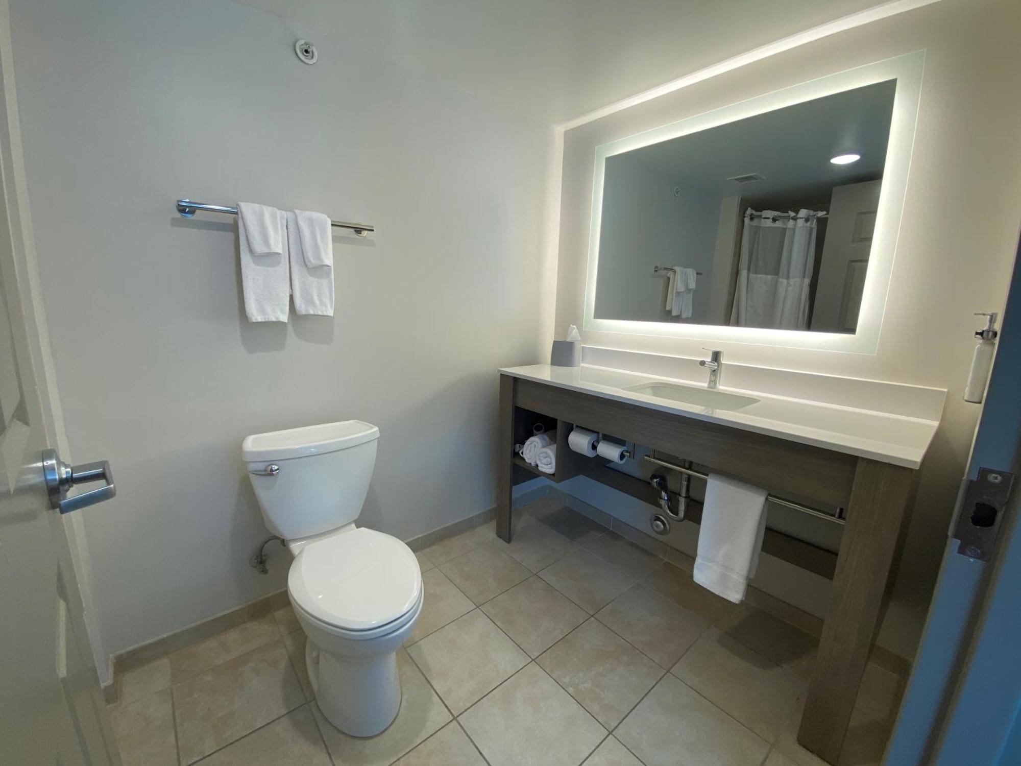 Wingate By Wyndham State Arena Raleigh/Cary Hotel Dış mekan fotoğraf