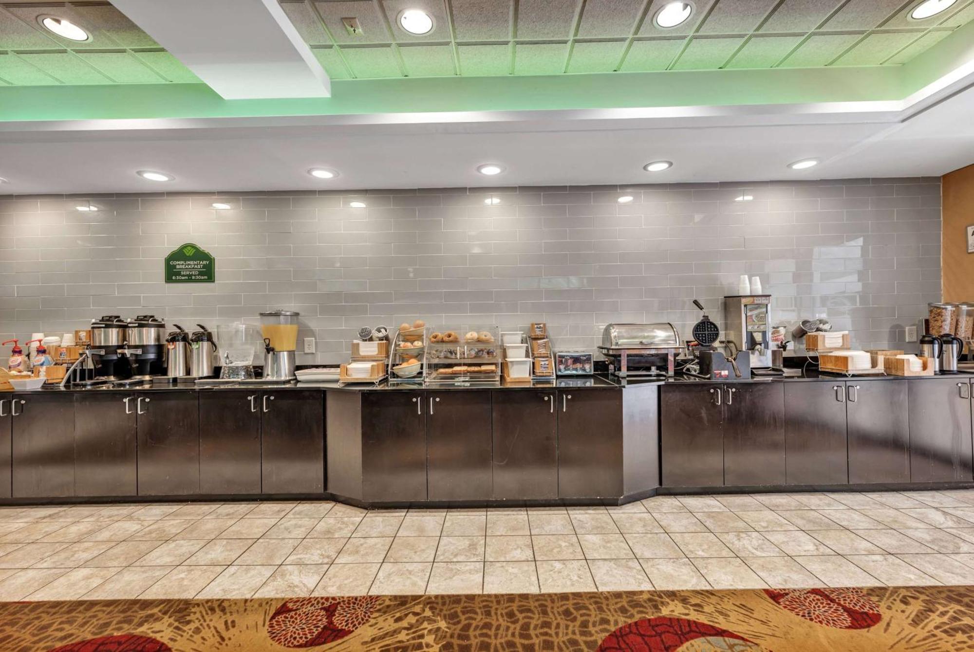 Wingate By Wyndham State Arena Raleigh/Cary Hotel Dış mekan fotoğraf